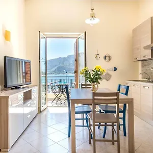  Appartamento Casetta Vista Mare In Piazza A Mondello